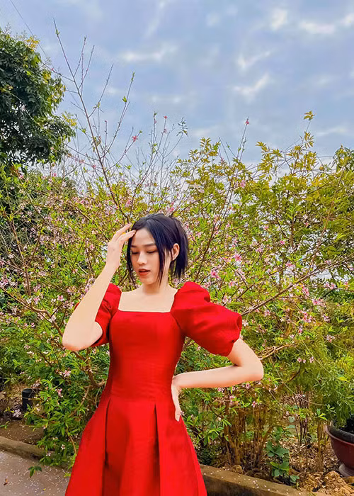 Là Hoa hậu Việt Nam 2020, Đỗ Thị Hà không tránh khỏi việc bị soi lời ăn tiếng nói, hành động.