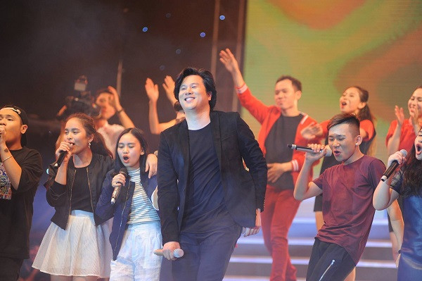 Ca si Viet noi dinh dam sau khi vo dai gia bi bat ra sao?-Hinh-2