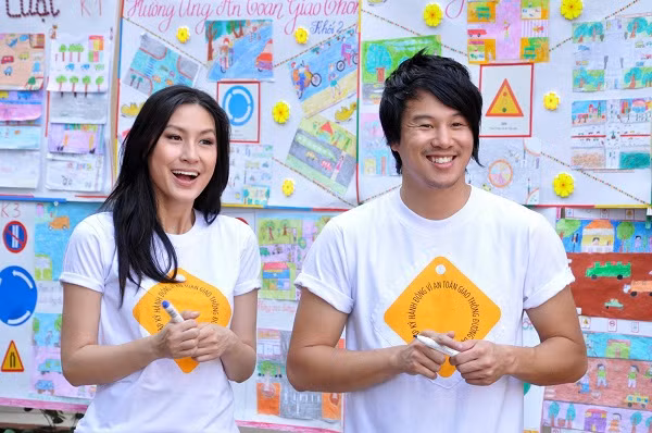 Ca si Viet noi dinh dam sau khi vo dai gia bi bat ra sao?-Hinh-4