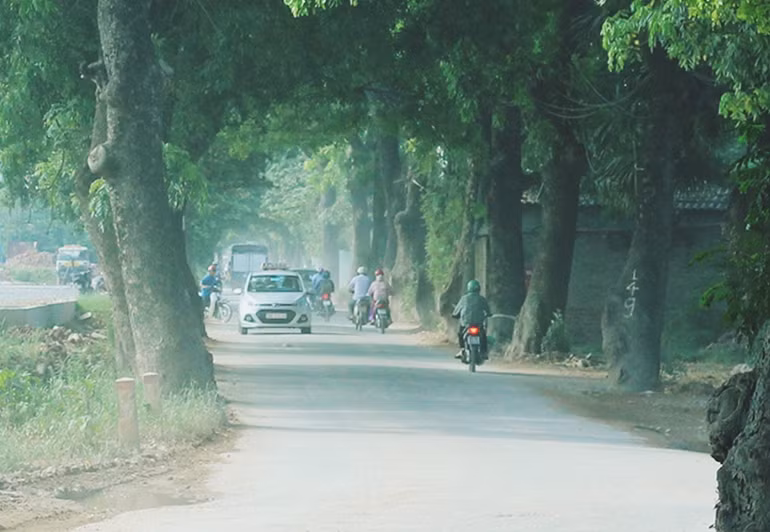 Chum anh con duong bao bui khien dan Ha Noi “khoc thet“