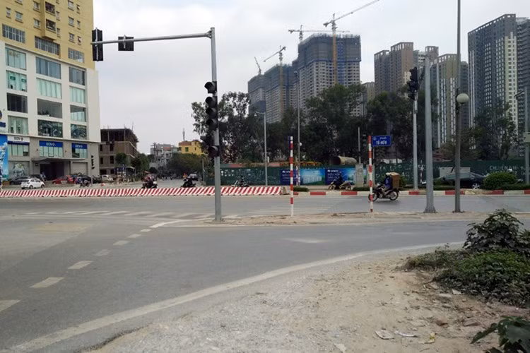 Tại ngã tư Trung Văn - Tố Hữu (quận Nam Từ Liêm, Hà Nội) cũng thường xuyên xảy ra tai nạn.