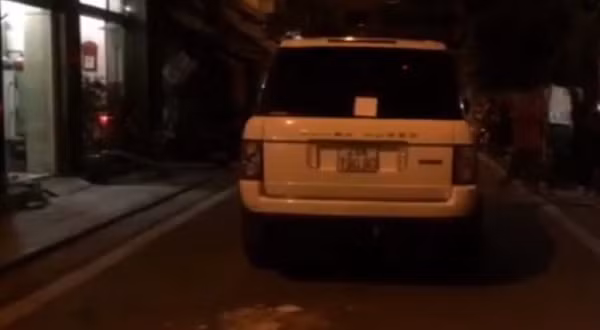 Ha Noi: Xe Range Rover dam chau be gan 2 tuoi tu vong-Hinh-2