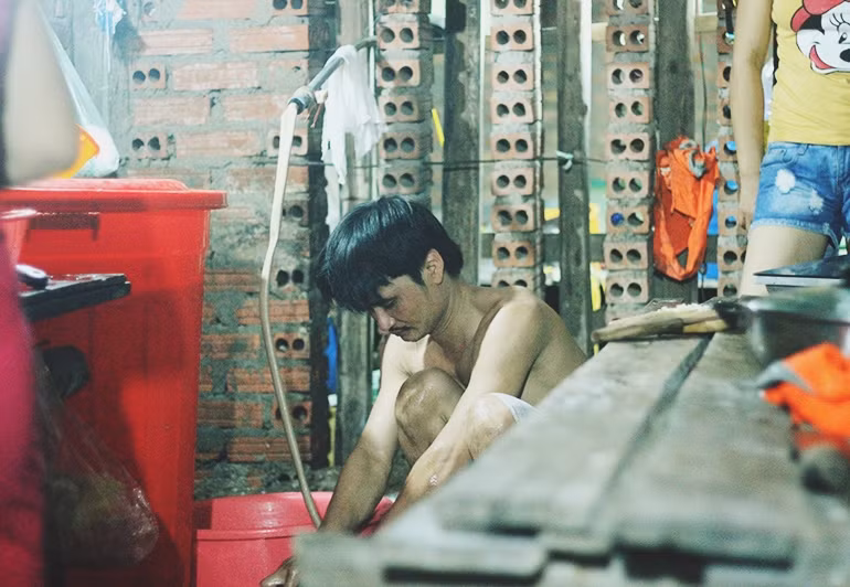 Mỗi căn nhà có diện tích khoảng hơn 60 m2, và hầu hết mọi hoạt động sinh hoạt của họ đều chung trong một không gian.