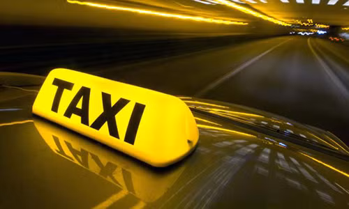 Hanh khach dung dao dam mat tai xe, cuop taxi o Ha Noi