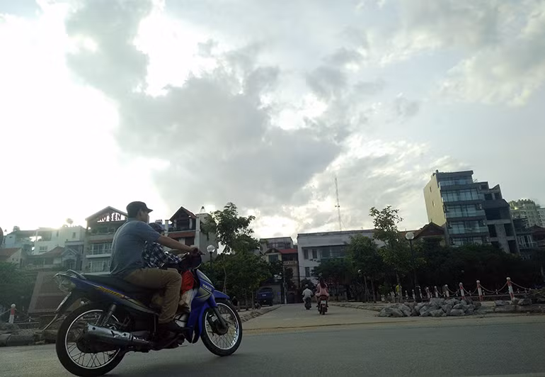 Phố đi bộ Trịnh Công Sơn sẽ chính thức khai mạc vào tối 19/8. Tại đây, du khách sẽ được thưởng thức các màn trình diễn nghệ thuật đặc sắc, không gian nhạc Trịnh với sân khấu ngoài trời hoành tráng rộng tới 2.000m2 gần ở khu đầm sen.