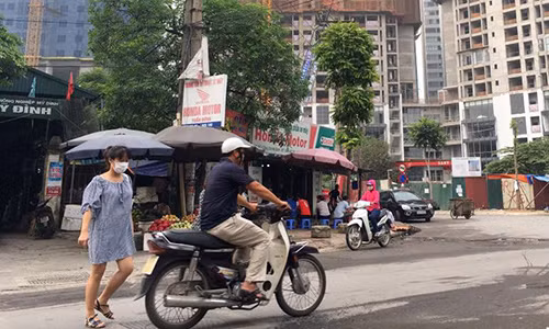 Hai nam thanh nien bi chem thuong vong gan cho My Dinh