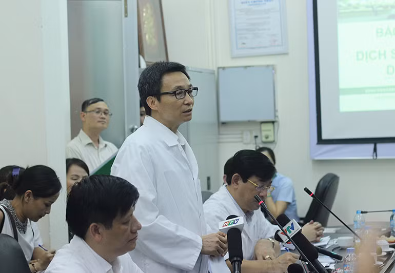 Trước tình hình dịch bệnh sốt xuất huyết có diễn biến hết sức phức tạp, nhưng với sự nỗ lực làm việc, tinh thần nhiệt huyết, huy động hết đội ngũ các cán bộ, bác sĩ vì người bệnh của Bệnh viện Nhiệt đới Trung ương trong những ngày này, Phó Thủ tướng Chính phủ đánh giá rất cao đội ngũ y bác sĩ tại đây.