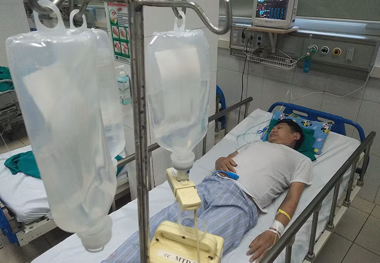 Theo báo cáo của lãnh đạo Bệnh viện Nhiệt đới TW, từ ngày 18-20/8, số lượt bệnh nhân được chuẩn đoán sốt xuất huyết tại bệnh viện này là 1422/2508; Trong đó, số lượt mắc từ cộng đồng là 1415, từ tuyến dưới chuyển lên là 7.