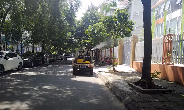 Ha Noi: Dan non oi vi xe phun chat diet muoi, CQCN noi gi?-Hinh-2