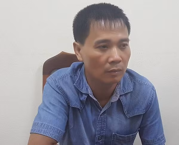 Nguy trang 59 banh heroin trong thung nhan tren xe khach