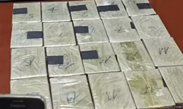 Ha Noi: Khoi to “doi ban” ru nhau van chuyen 20 banh heroin-Hinh-2