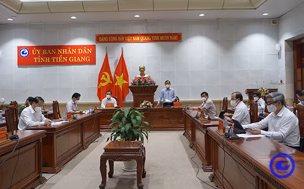  Tiền Giang Bắt đầu từ ngày 27/7/2021 cho đến khi có thông báo mới, người dân Tiền Giang tuyệt đối không được ra đường sau 18h đến 6h sáng hôm sau.