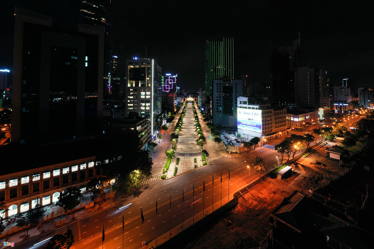 TP.HCM vang lang nhung day ap tinh nguoi trong nhung ngay gian cach-Hinh-14