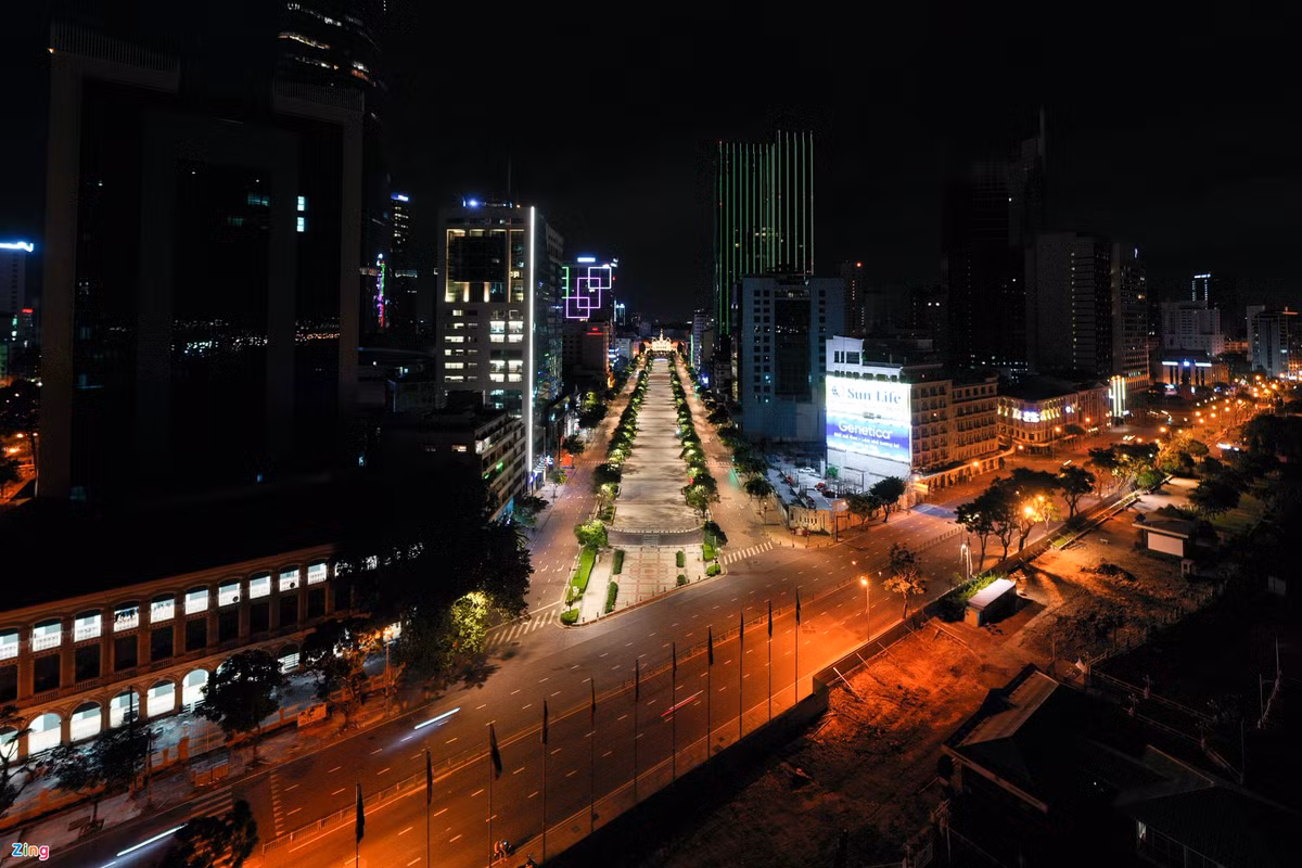 TP.HCM vang lang nhung day ap tinh nguoi trong nhung ngay gian cach-Hinh-14