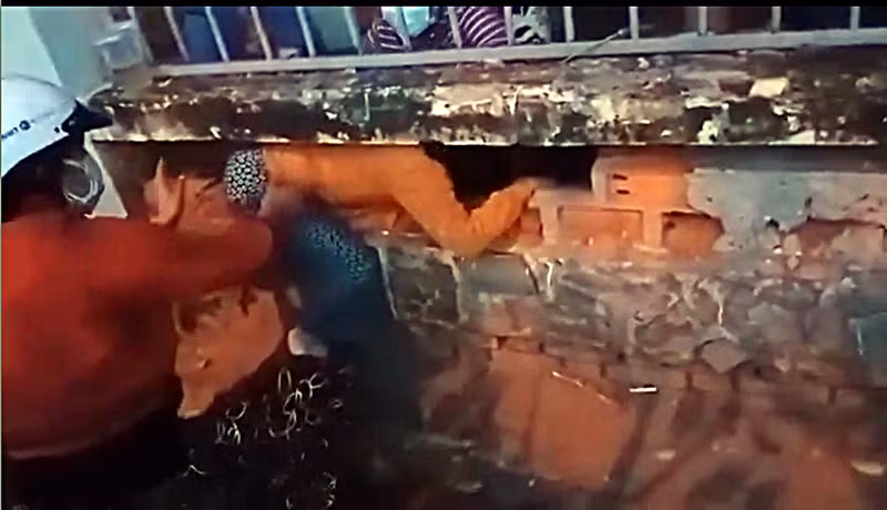 500 nguoi ‘bo tron' khoi Benh vien Da khoa tinh Binh Thuan, bac si khoc