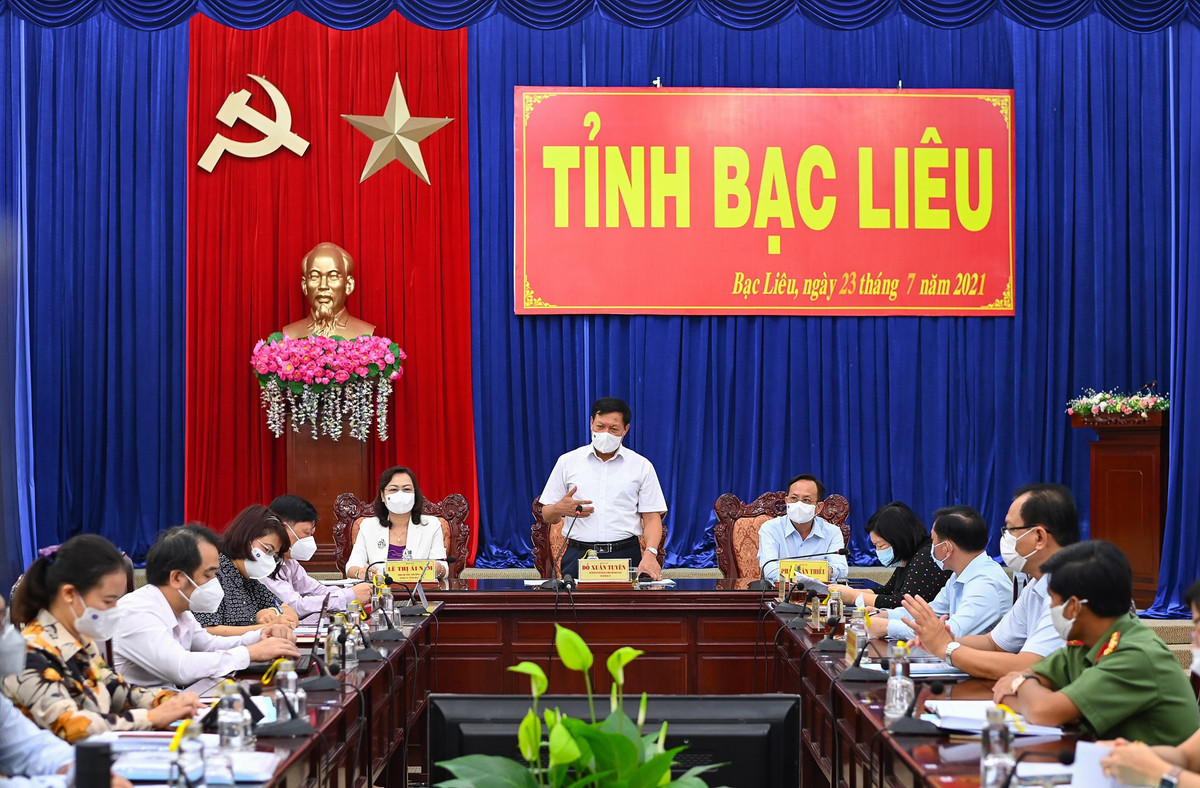 Bạc Liêu: Ngày 28/7, Trung tâm Kiểm soát bệnh tật tỉnh Bạc Liêu ghi nhận 1 ca nhiễm COVID-19 từ đoàn 42 người lao động được đón trở về tỉnh. Lãnh đạo địa phương này khẳng định sẵn sàng đón người Bạc Liêu trở về địa phương. Tỉnh đang lên kế hoạch mở rộng khu cách ly và khu điều trị để đón F0, F1 trở về. 