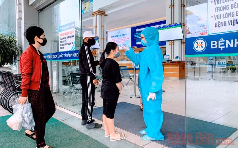 Hải Phòng: Chính quyền TP Hải Phòng sẽ thực hiện cách ly tập trung 14 ngày tại khu cách ly tập trung của thành phố và cách ly tại nhà 14 ngày đối với tất cả những người về từ các tỉnh đang thực hiện giãn cách xã hội theo chỉ thị số 16/CT-TTg của Thủ tướng chính phủ. Người vào các khu cách ly tập trung phải tự chi trả kinh phí cách ly. 