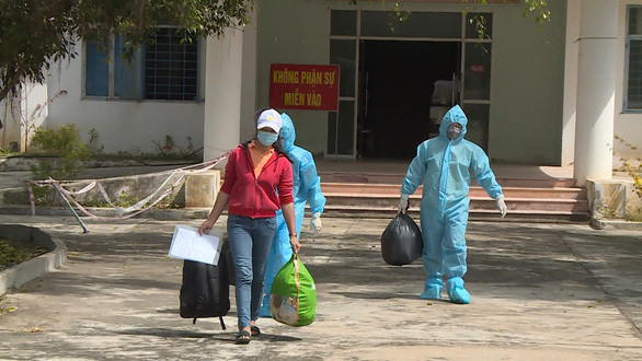 Gia Lai: UBND tỉnh yêu cầu những người trở về từ các vùng dịch đang thực hiện giãn cách theo Chỉ thị 16 phải cách ly tập trung. Để đáp ứng số lượng người về đông, UBND Gia Lai kích hoạt 21 khu cách ly tập trung tại TP Pleiku, huyện Chư Sê, Krông Pa, Ia Pa, thị xã Ayun Pa và một số địa phương khác với sức chứa gần 3.000 người.