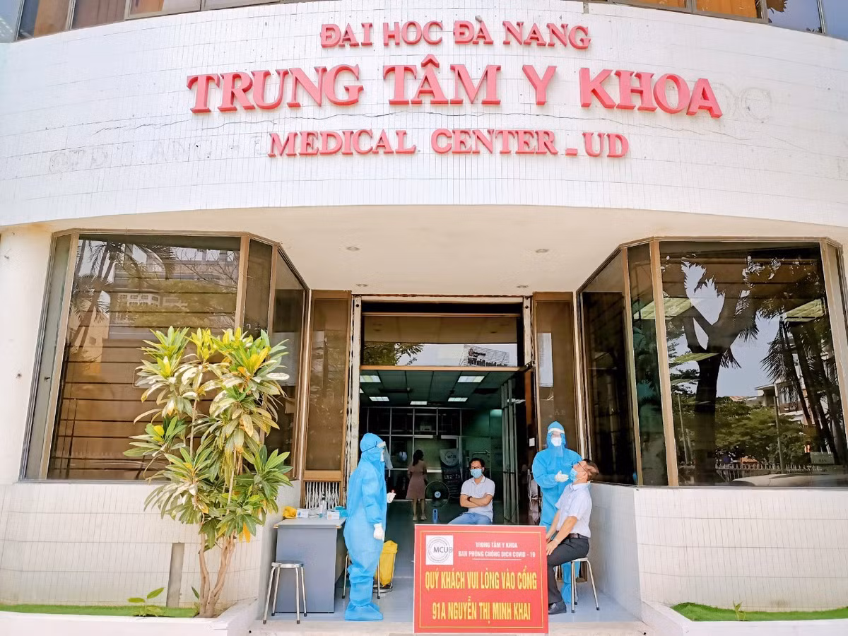 Đà Nẵng: Người lao động từ TP HCM đăng ký về Đà Nẵng sẽ được tặng lộ phí 500.000 đồng/người, được hỗ trợ xe, chi phí xét nghiệm và chăm sóc y tế. Trước khi lên xe về Đà Nẵng, người dân phải có kết quả xét nghiệm âm tính với SARS-CoV-2. Đồng thời, cam kết thực hiện cách ly y tế tập trung 21 ngày tại Đà Nẵng. 