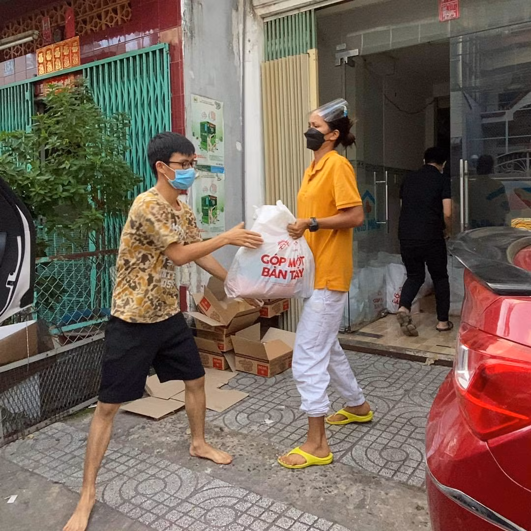 Hoa hậu H'Hen Niê giản dị.