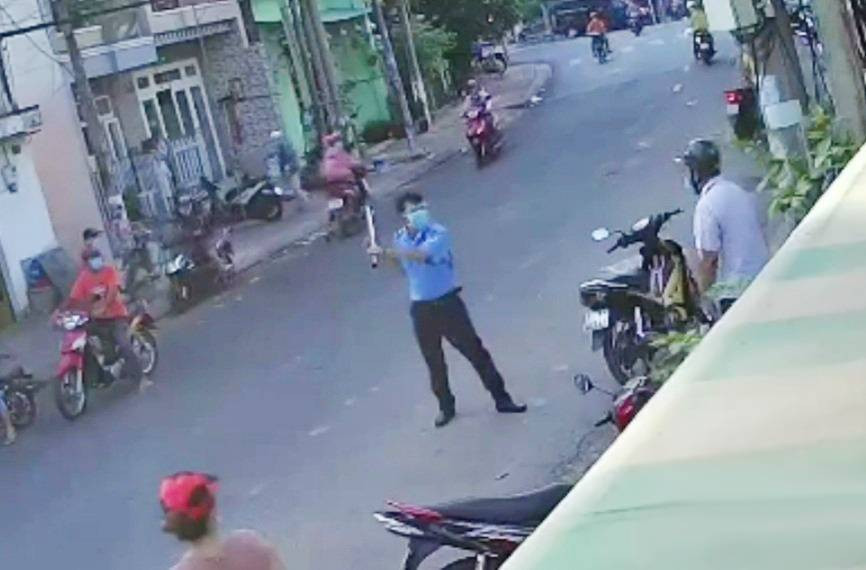 Bảo vệ đập phá chốt vì không được vào khu cách ly: Sáng 3/7, Bùi Thanh Sơn đến chốt phong tỏa COVID-19 đường Bùi Quốc Khánh (TP Thủ Dầu Một, Bình Dương) và đòi vào trong để lấy đồ nhưng không được. Bực tức, Sơn lấy thanh sắt dài đập phá chốt, gây thiệt hại hơn 20 triệu đồng. Sau đó, Sơn bị công an tạm giữ để xử lý theo quy định.