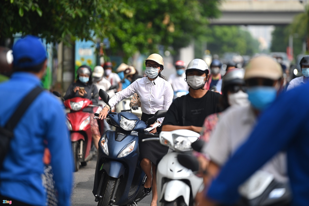 Khoảng 8h15, lưu lượng phương tiện giảm dần do người đi làm đã tới nơi làm việc