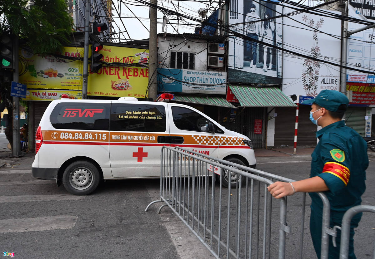 Các xe ưu tiên được qua chốt, không phải dừng lại xuất trình giấy tờ.