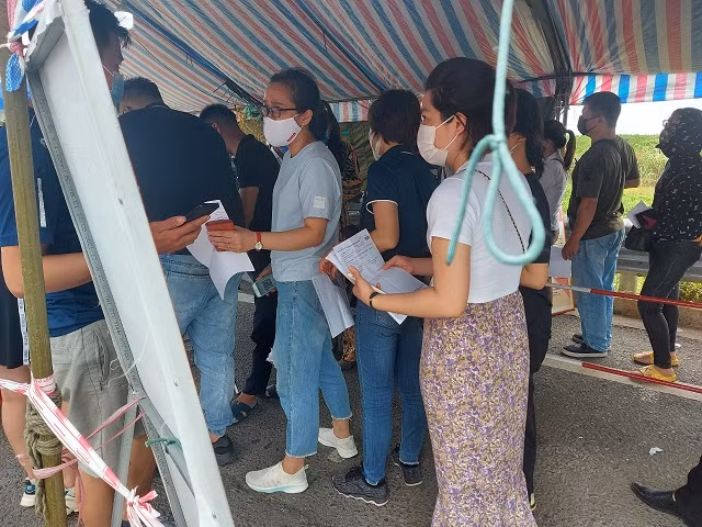 Tran lan dich vu xet nghiem COVID-19: Tiem an nhieu nguy co lay nhiem-Hinh-4