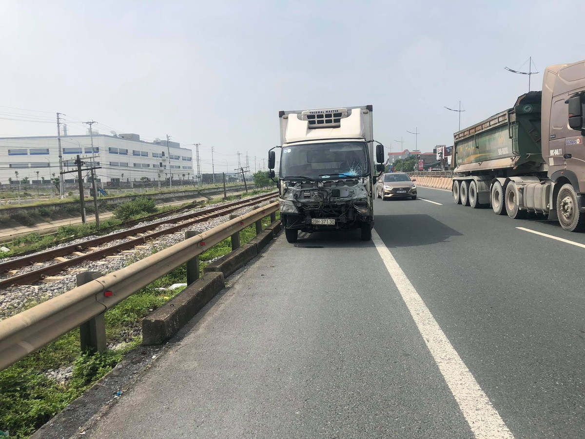 Tim danh tinh nan nhan xe may 35B1-103.76 bi xe tai dam tu vong-Hinh-2