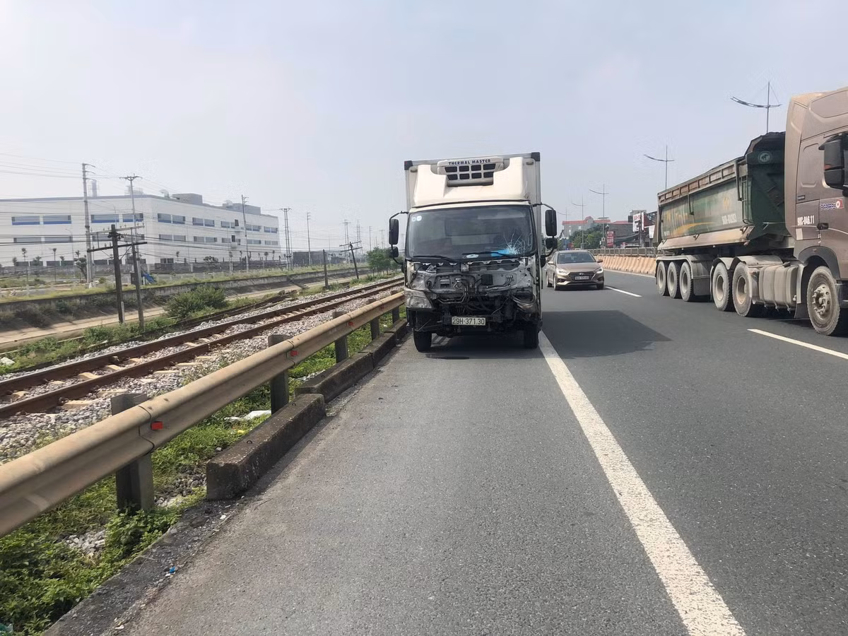 Tim danh tinh nan nhan xe may 35B1-103.76 bi xe tai dam tu vong-Hinh-2