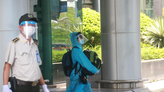 Da Nang: Chuyen bay dau tien cho cong dan tu TP.HCM da ve den que nha-Hinh-6