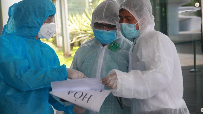 Da Nang: Chuyen bay dau tien cho cong dan tu TP.HCM da ve den que nha-Hinh-2