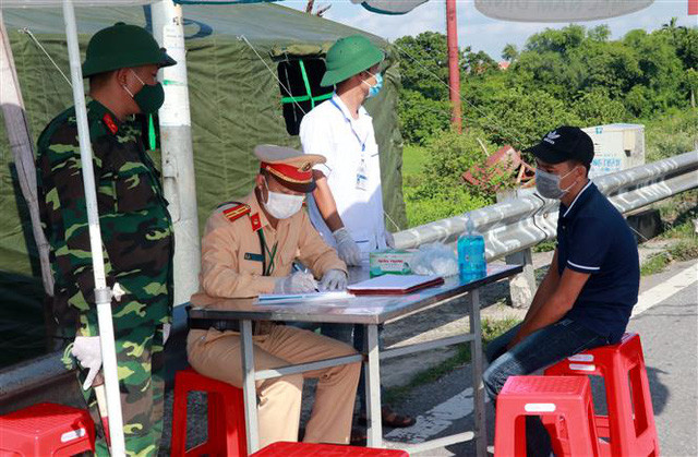 Hiện nay, tỉnh Nam Định đã thành lập 4 chốt kiểm soát dịch người và phương tiện ra vào các cửa ngõ tỉnh.