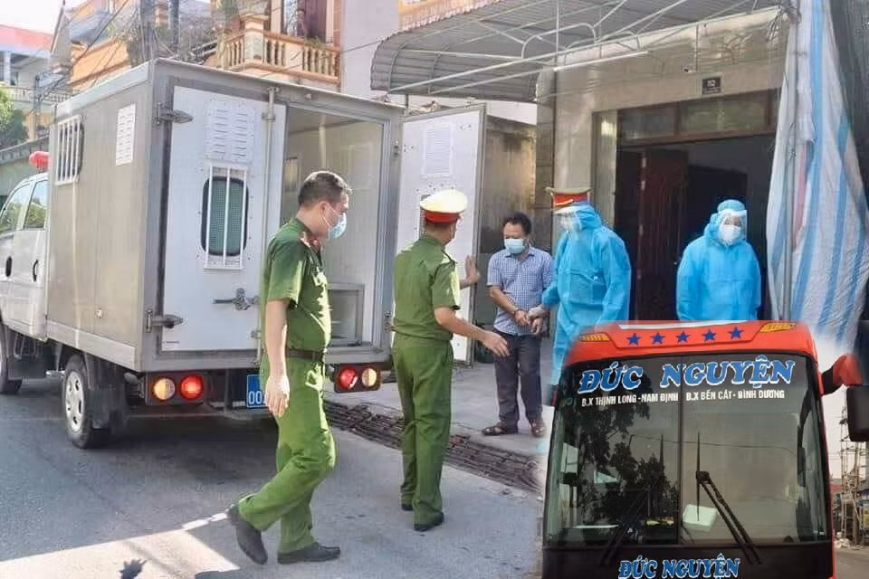 Ngày 11/7/2021, Công an huyện Hải Hậu nhận được thông tin có 2 hành khách đi trên chuyến xe xuống tỉnh Hà Tĩnh bị dương tính với COVID-19. Công an huyện Hải Hậu đã tiến hành truy vết, xác minh nhà xe Đức Nguyện xuất phát từ Sài Gòn chở theo 46 khách, các hành khách khác đã xuống dọc đường.