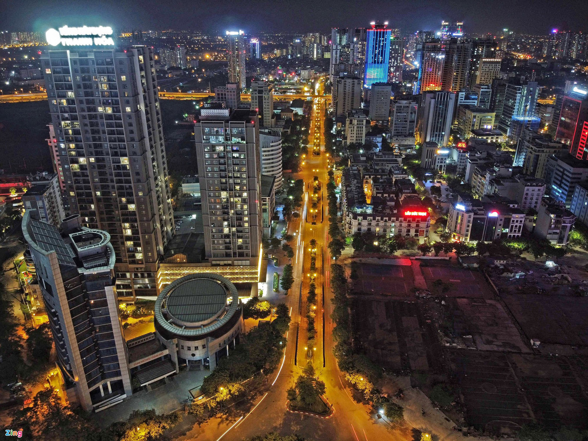 Trong thời gian thi công, Sở GTVT Hà Nội tổ chức rào chắn bằng hàng rào tôn với chiều dài 600 m, chiều cao 2 m. Chiều rộng mặt đường còn lại cho các phương tiện lưu thông mỗi bên đường Tôn Thất Thuyết khoảng 6-7 m. Đáng chú ý, Sở GTVT Hà Nội sẽ cấm ôtô dừng, đỗ trên đường Tôn Thất Thuyết theo cả hai chiều. Các phương tiện lưu thông bình thường.