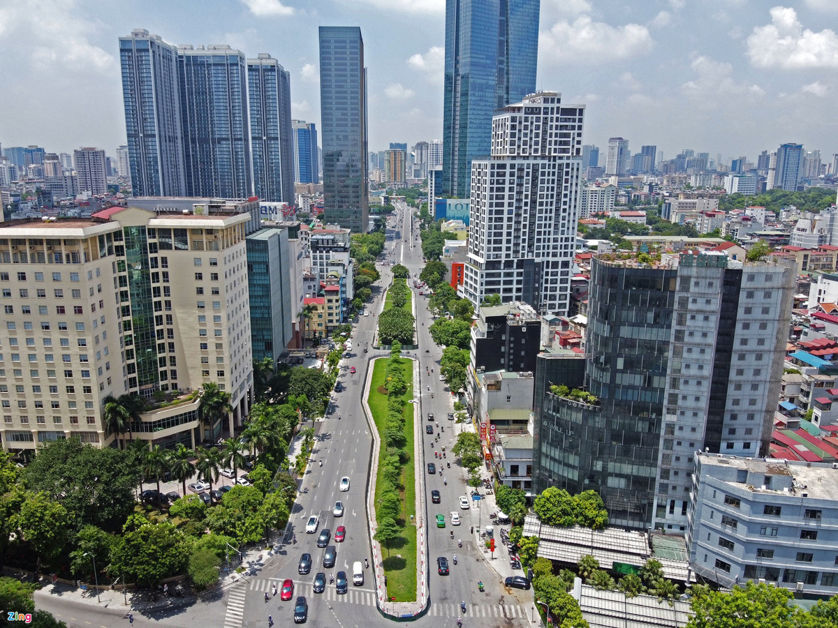 Từ giữa tháng 7, Hà Nội lập rào chắn tại dải phân cách trên trục Văn Cao - Liễu Giai để mở rộng lòng đường. Đoạn đường được mở rộng kéo dài khoảng 390 m từ cầu vượt Thụy Khuê tới nút giao Liễu Giai - Vạn Phúc.