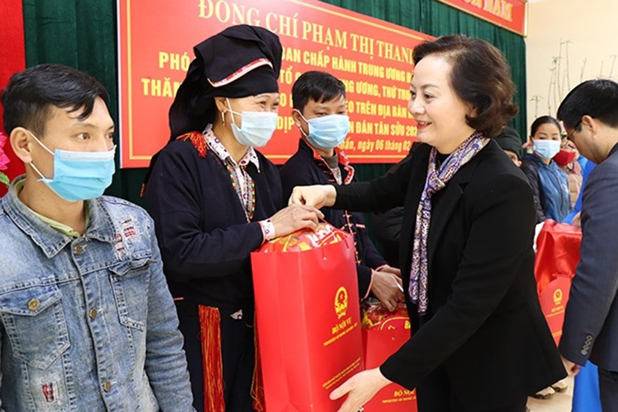 Bà Phạm Thị Thanh Trà trưởng thành từ ngành giáo dục của tỉnh Yên Bái. Đến tháng 12/1999, bà rẽ sang con đường chính trị với cương vị Phó Chủ tịch UBND huyện Trấn Yên, tỉnh Yên Bái.