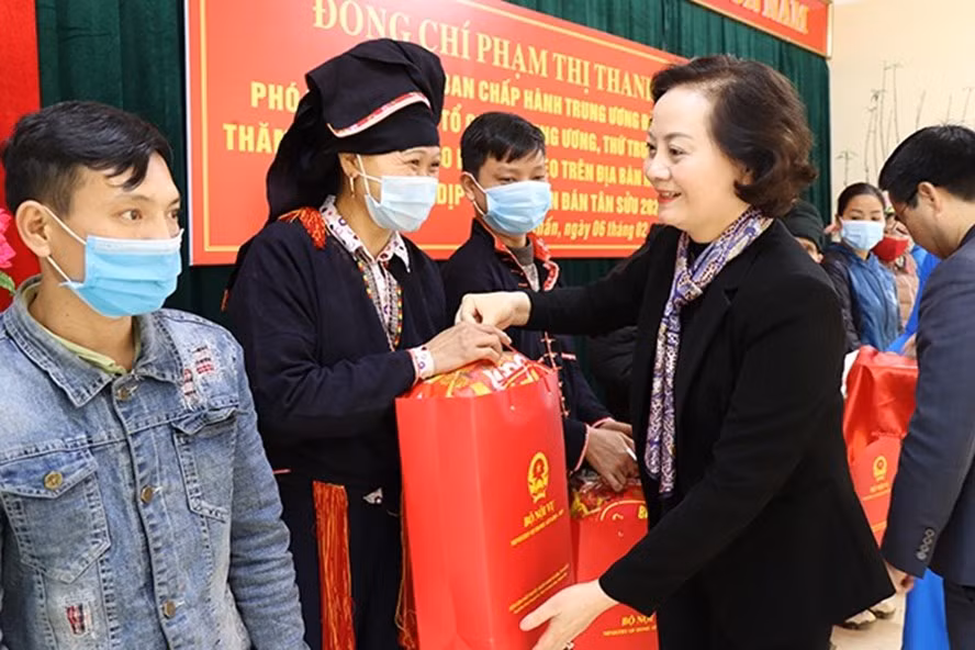 Bà Phạm Thị Thanh Trà trưởng thành từ ngành giáo dục của tỉnh Yên Bái. Đến tháng 12/1999, bà rẽ sang con đường chính trị với cương vị Phó Chủ tịch UBND huyện Trấn Yên, tỉnh Yên Bái.