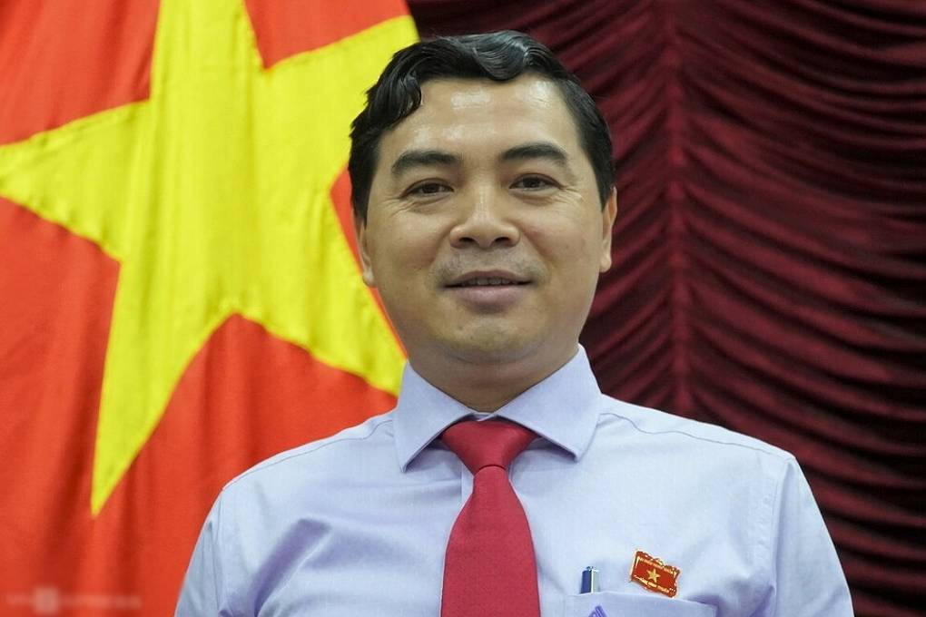 Theo đó, ông Nguyễn Hoài Anh, Ủy viên Dự khuyết Ban chấp hành T.Ư Đảng, Phó bí thư Thường trực Tỉnh ủy Bình Thuận, Chủ tịch HĐND tỉnh khóa 10, tái đắc cử chức vụ Chủ tịch HĐND tỉnh khóa 11, với tỷ lệ phiếu bầu đạt 51/51 đại biểu.