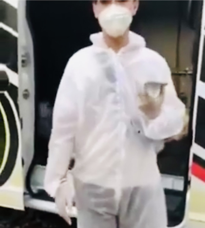 Su that clip nguoi lam tu thien bi “xe rach do bao ho” o quan 7-Hinh-2