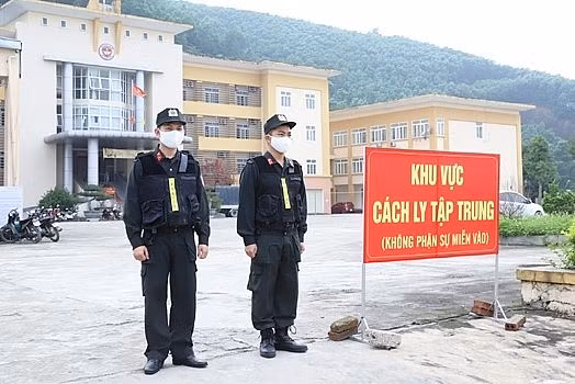 Hà Tĩnh: Tỉnh Hà Tĩnh cùng 13 huyện, thị, thành phố đã xây dựng phương án các khu cách ly tập trung phục vụ công tác phòng chống dịch. Các khu cách ly tập trung tại Hà Tĩnh đã chuẩn bị đầy đủ nhân lực và cơ sở vật chất, sẵn sàng đón con em từ TP Hồ Chí Minh và các tỉnh phía Nam trở về với tinh thần “tạo mọi điều kiện tốt nhất cho công dân”. 