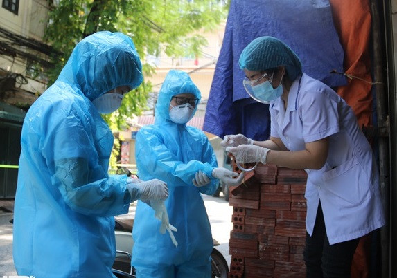 Ha Noi phong toa phuong Chuong Duong do co ca duong tinh COVID-19-Hinh-4