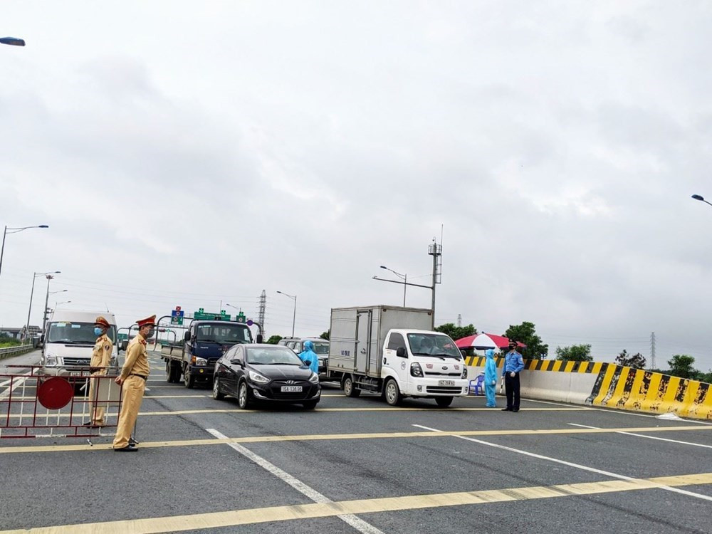 TP Hải Phòng: Từ 12h ngày 8/7, các chốt kiểm soát ở cửa ngõ thành phố Hải Phòng chỉ cho phép những người vào thành phố có kết quả xét nghiệm âm tính SARS-CoV-2 đối với test nhanh kháng nguyên/RT-PCR trong vòng 5 ngày. 