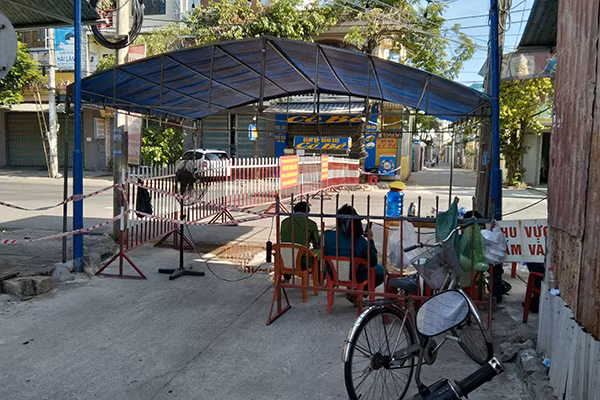 Dich COVID-19: Nhung dia phuong nao dang gian cach xa hoi-Hinh-4