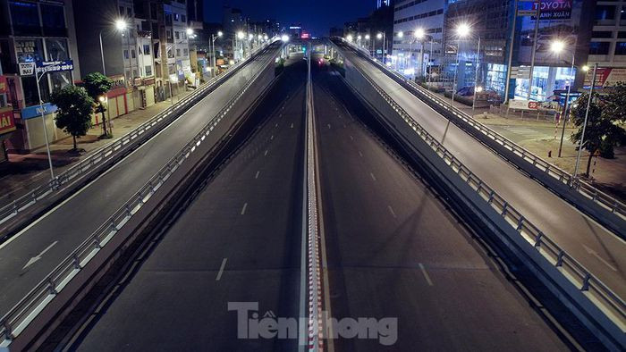 Hà Nội quyết định giãn cách xã hội toàn thành phố từ 6h ngày 24/7, kéo dài trong 15 ngày.