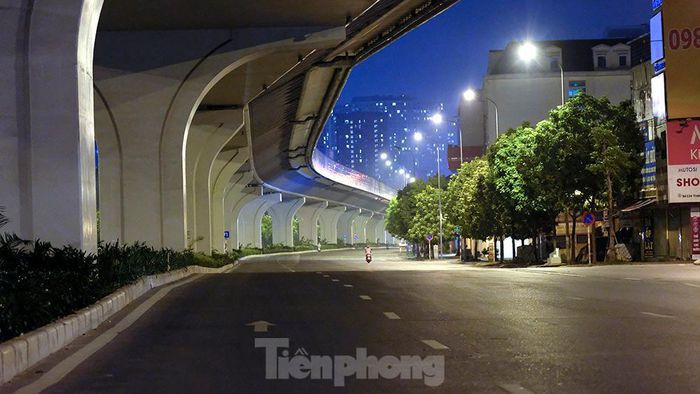 Điều người dân cần thực hiện lúc này là ở tại nhà, chỉ ra ngoài trong trường hợp thật sự cần thiết. Với sự chung tay của mỗi người dân, hi vọng dịch bệnh sẽ sớm được kiểm soát để cuộc sống trở lại bình thường.