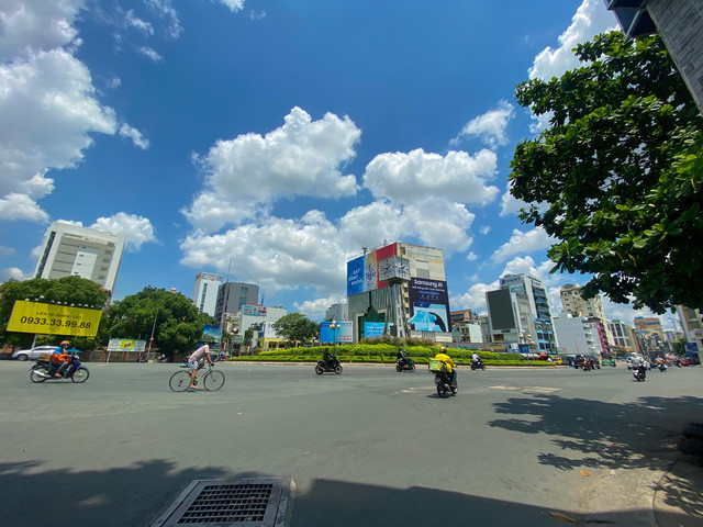  TP HCM: Sáng 8/7, trước diễn biến nhanh, phức tạp của dịch COVID-19 tại TP Hồ Chí Minh, sau khi đồng ý với đề xuất của Thành phố áp dụng Chỉ thị 16/CT-TTg từ 0h ngày 9/7, Thủ tướng Chính phủ Phạm Minh Chính đã chủ trì họp trực tuyến với lãnh đạo Thành phố để bàn, thống nhất nhận thức, quan điểm, mục tiêu, giải pháp và kêu gọi nhân dân thành phố vào cuộc cùng hệ thống chính trị để thực hiện phòng, chống dịch hiệu quả.