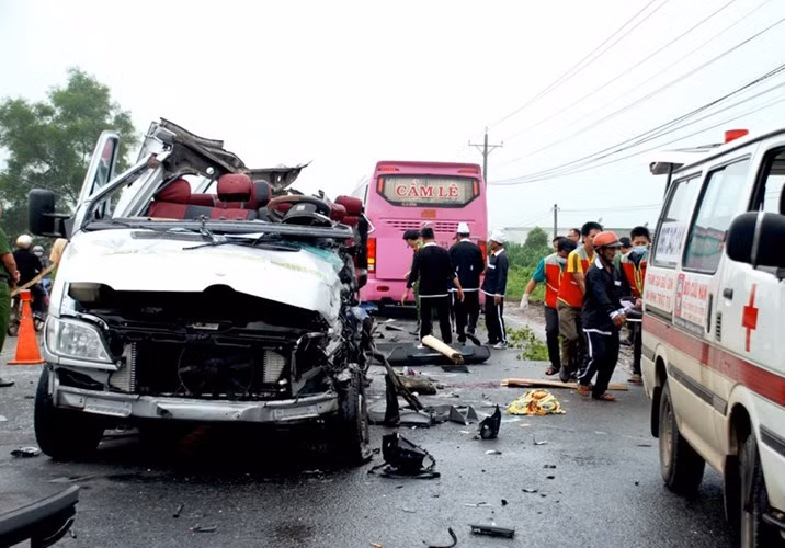 Pho Thu tuong chi dao lam ro vu TNGT 2 xe khach tong nhau