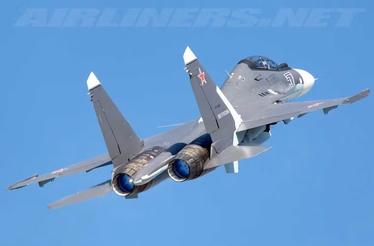 Máy bay có thể đạt tốc độ tối đa hơn 2.000km/h, tầm bay khoảng 3.000km, trần bay hơn 17km.