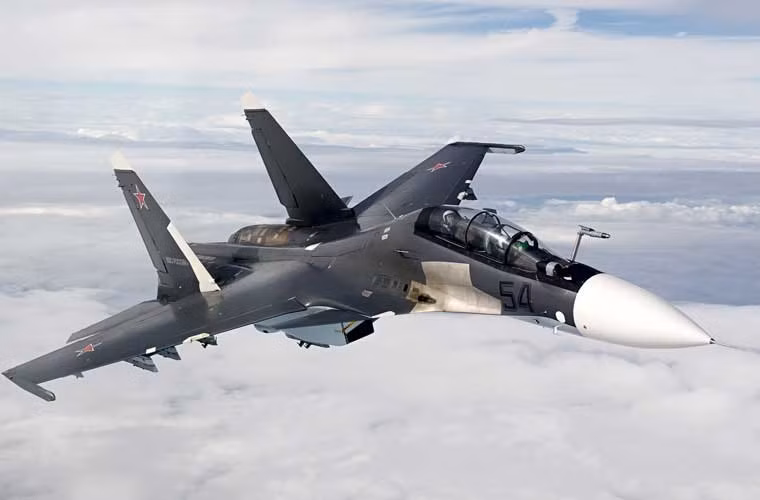 Su-30SM có thể tăng tầm hoạt động xa hơn nữa nếu được tiếp nhiên liệu trên không.